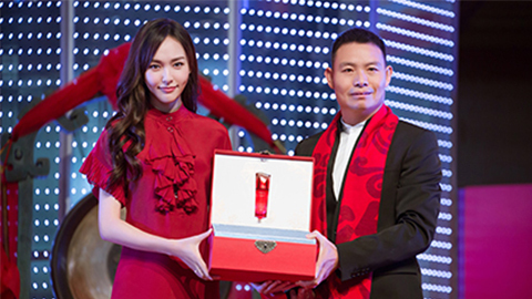 中国美正当红，，，，红桃国际A股上市，，引领新时代