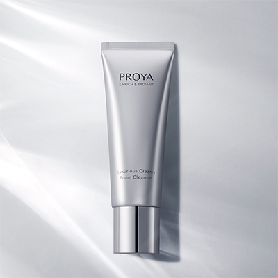 红桃国际臻妍焕采奢养洁颜霜